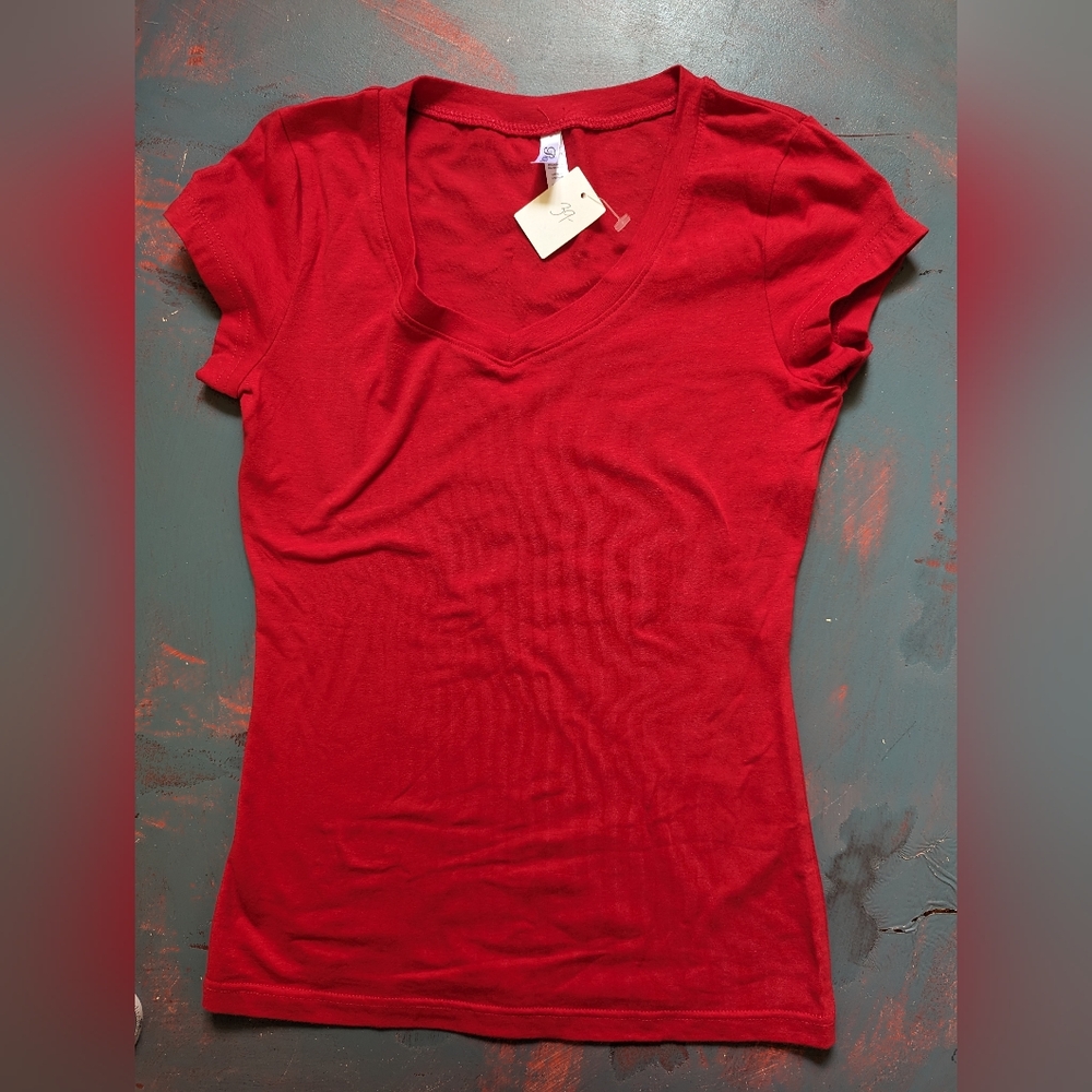 💙 ROSIO 💙 Bright Red Vneck Tee